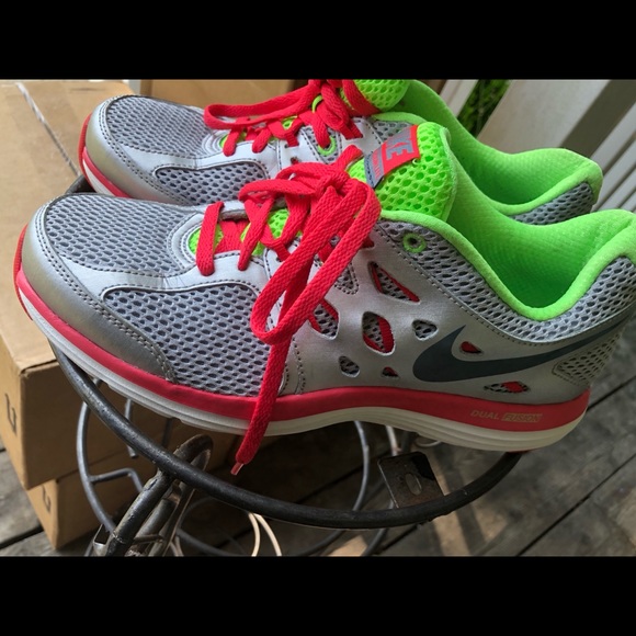 Nike women running shoes - Picture 2 of 7